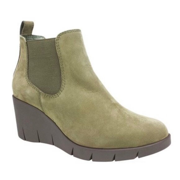 Cliffs by White Mountain Percy Wedge Chelsea Boot - Picture 1 of 6
